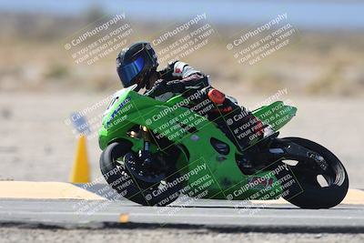 media/Oct-05-2025-CVMA (Sun) [[beeef4f201]]/Race 5-Amateur Supersport Open (Holeshot)/